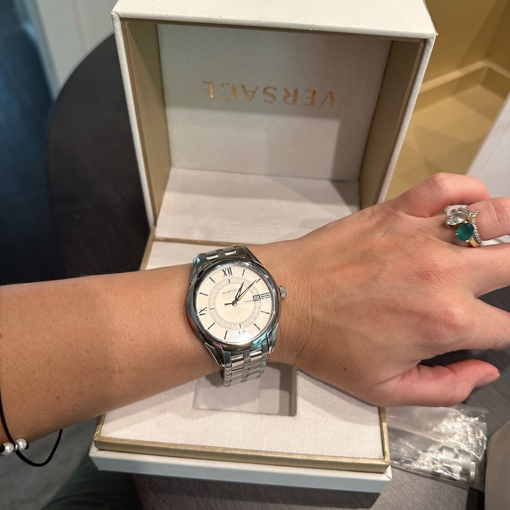 Men’s Versace watch - Picture 7 of 13